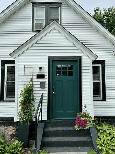 3 bed, 1.5 bath, 1070 sqft, $1,300 — Photo 2
