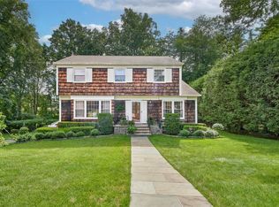 13 Colonial Ln, Valhalla, NY 10595