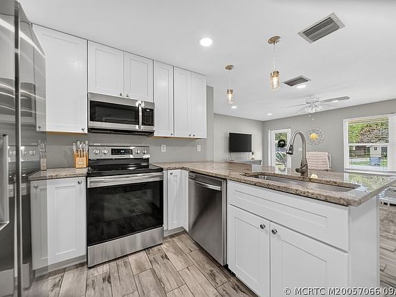 5th image of 918 SW 36th Ter