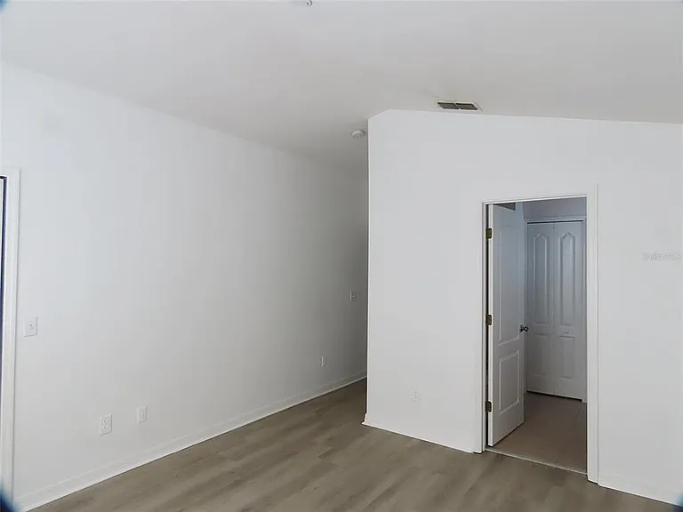 427 Wilton Cir — Photo 9