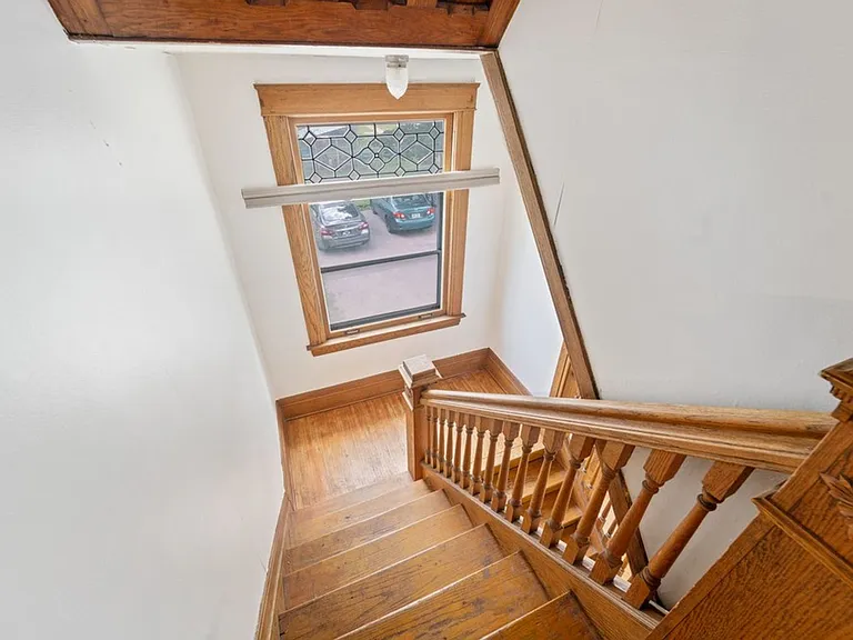 513 W 22nd St — Photo 13