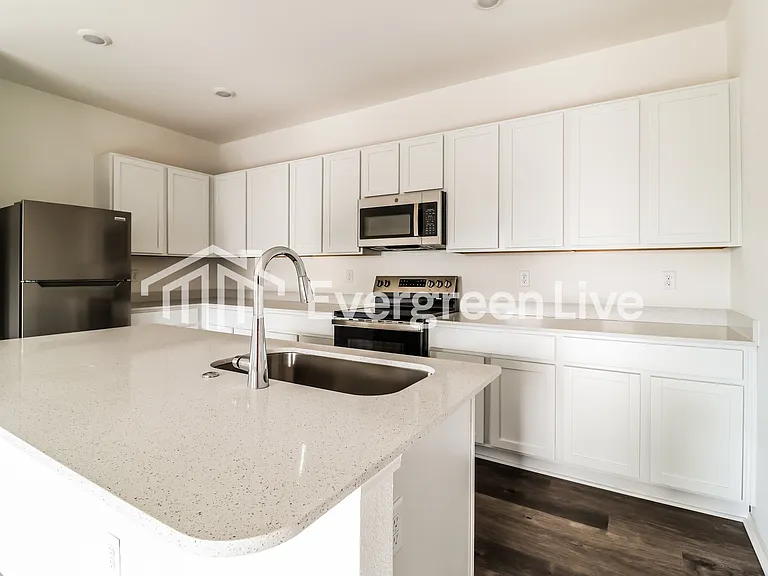 7024 Potomac Trl — Photo 6
