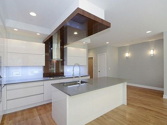 4th image of 1008 N Larrabee St #3E