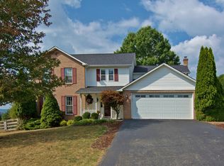 215 Crowfield Cir, Lewisburg, WV 24901