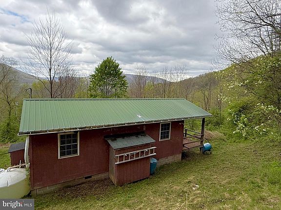 4th image of 590 Short Cut Rd