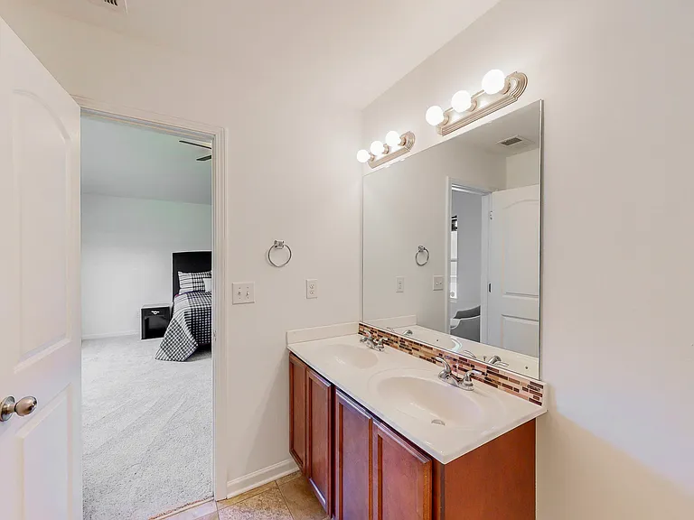 Laurel Ridge Dr — Photo 4