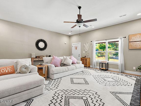 5th image of 1503 Roxy Ln