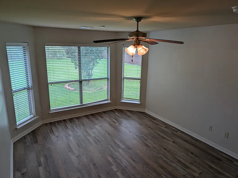 2210 Lakeridge Ln — Photo 10