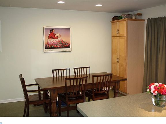 5th image of 382 Milford Ct