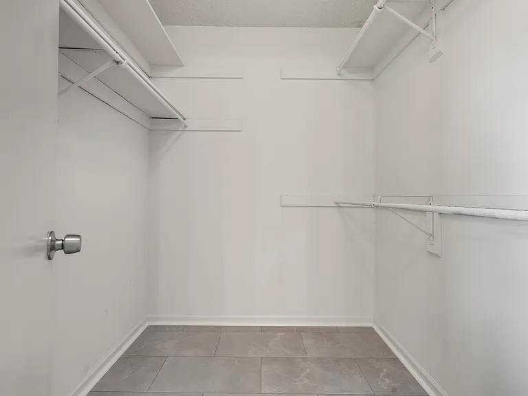 5316 Glenville Cir — Photo 24