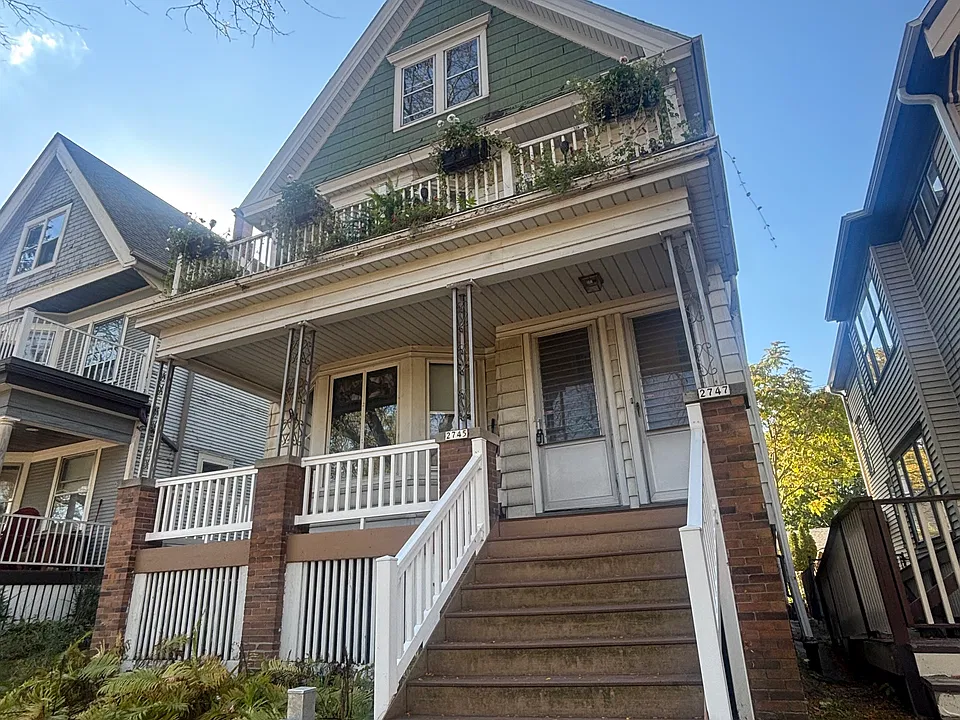 2745 N Humboldt Blvd