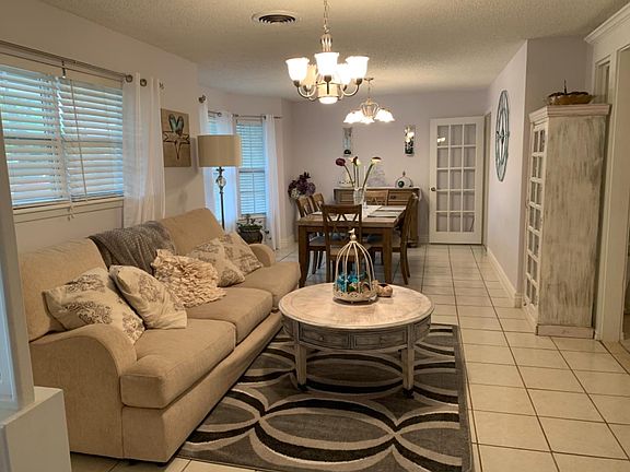 4th image of 2041 College Ave