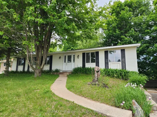 3 Wellington St, Bracebridge, ON P1L 1E8