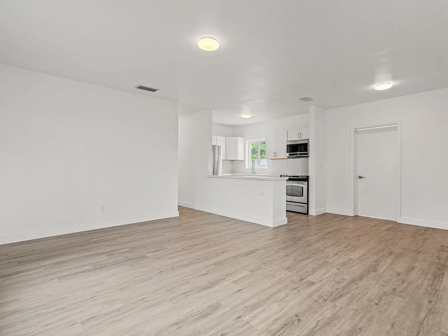 4 bed, 1500 sqft, $4,400 — Photo 2