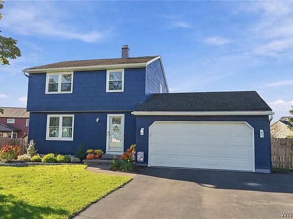 2nd image of 22 Petersbrook Cir