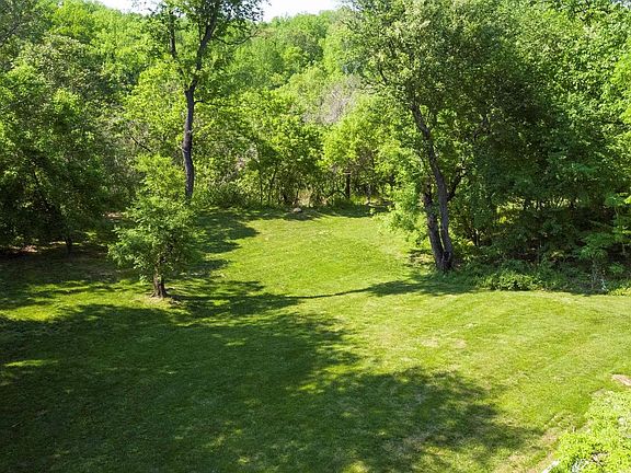 3rd image of 608 Dubois Ct