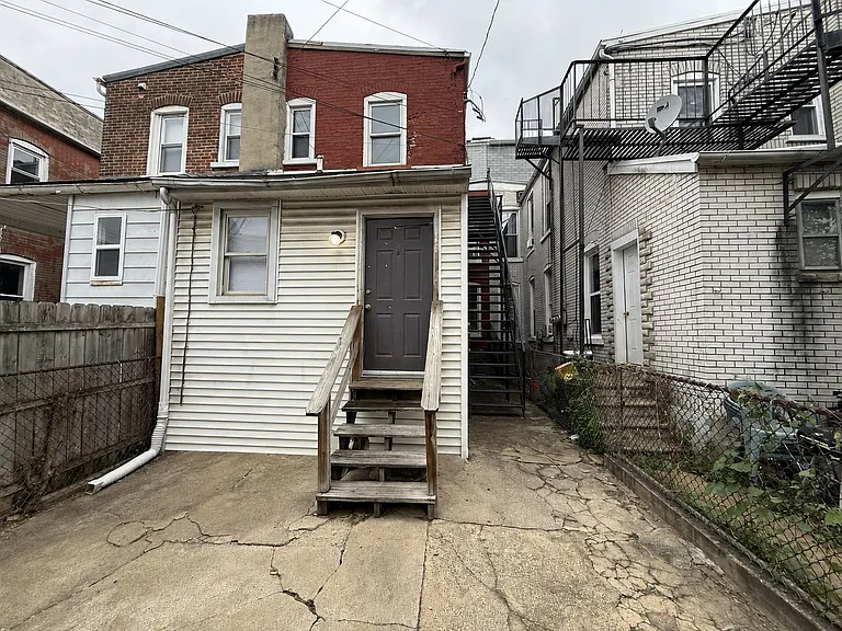 518 W Tilghman St — Photo 14