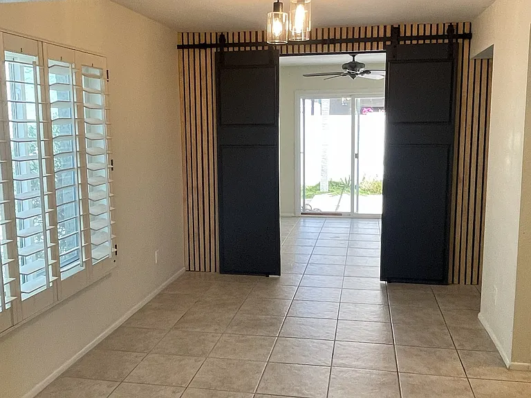 1014 E Michelle Dr — Photo 13