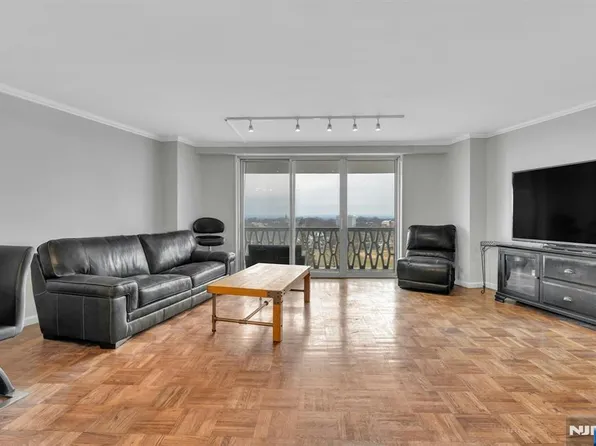 2000 Linwood Ave APT 9E, Fort Lee, NJ 07024