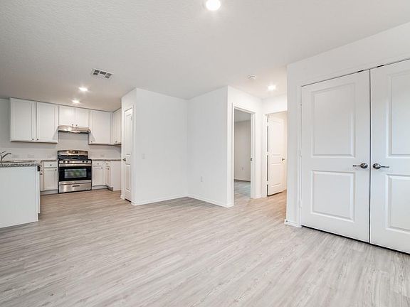 4th image of 1019 Cook Bnd