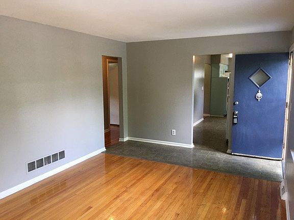 4th image of 10811 W 91st St