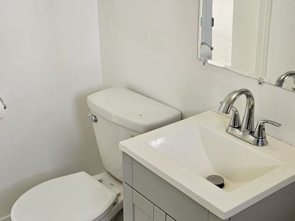 1635 NW 15th Ave APT 8