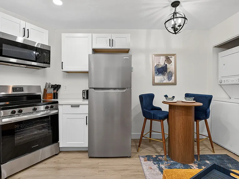 1341 E Willetta St #B — Photo 8