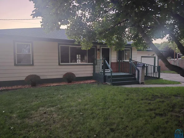 2727 S Cypress St, Sioux City, IA 51106