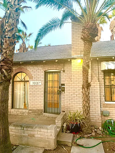 1027 E Palm Ln Photo 1