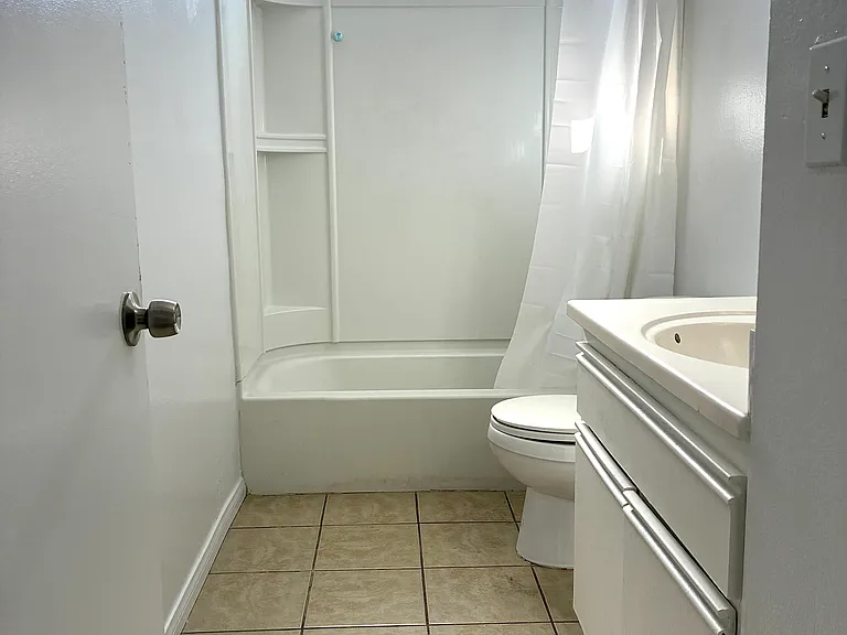 12501 Kornblum Ave #4 — Photo 6