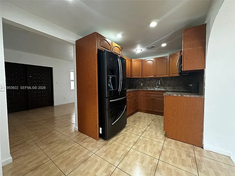 350 W 34th St — Photo 18