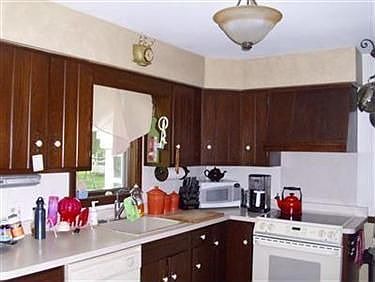 2nd image of 2926 Howell Dr