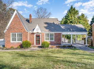 221 W Stewart Ave, Mooresville, NC 28115