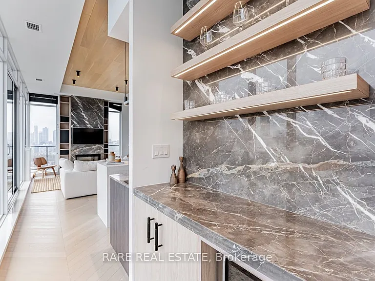 297 College St #Penthouse 5 — Photo 25