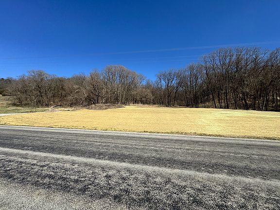 2nd image of 2280 Bluff Rd