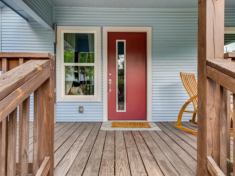 1103 Estes Ave — Photo 4