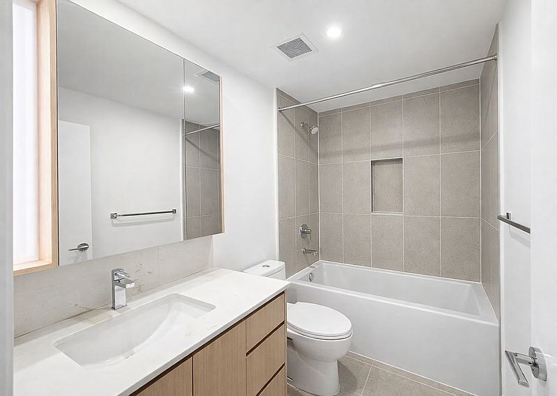 Surrey Apartment for rent - 2 Bedrooms — photo 8