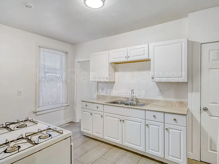 654 Meade St — Photo 6