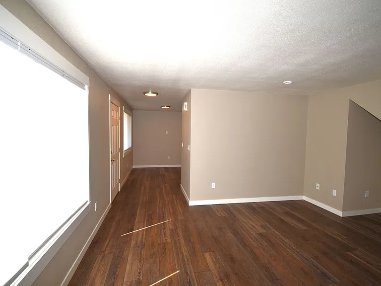 16th Avenue Apartments — Photo 6