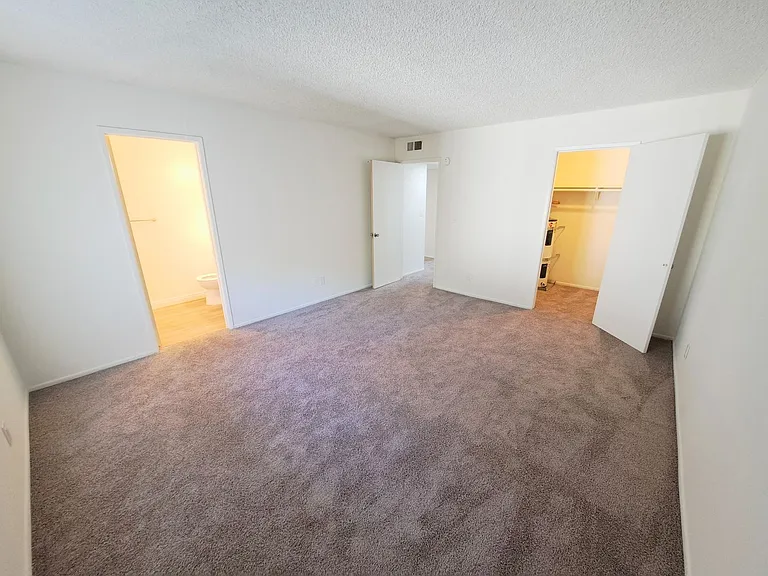 Oak Hills — Photo 23