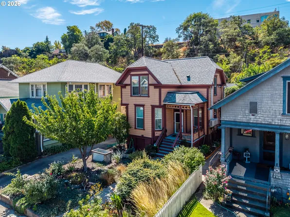 412 E 4th St, The Dalles, OR 97058