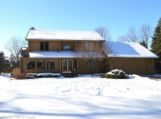 12162 Dentonview Dr, Fenton, MI 48430