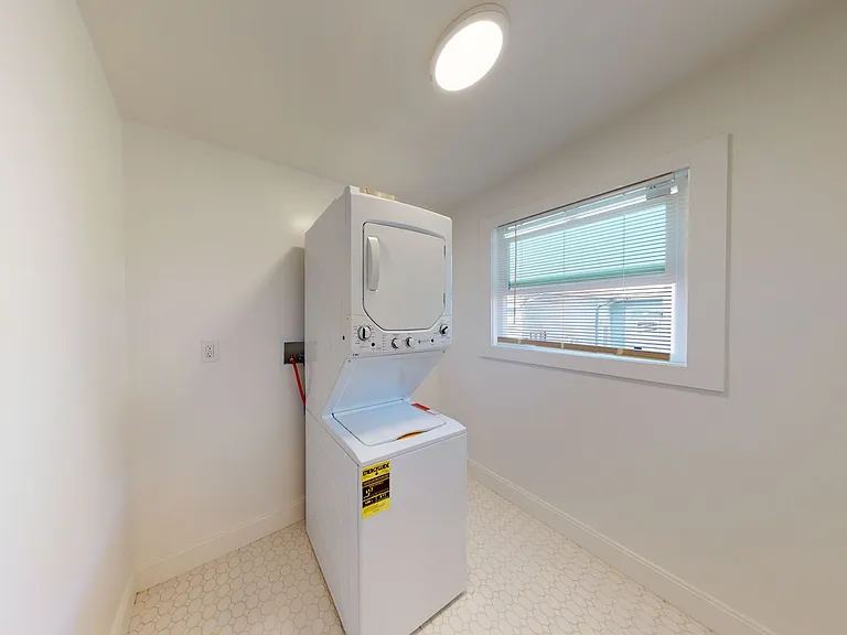 2323 Martin Luther King Jr Way — Photo 12