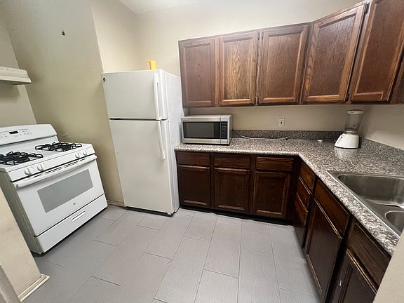 3rd image of 1717 Jackson Ave #A