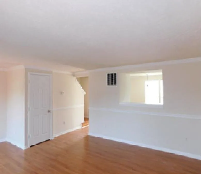 4 bed, 3.5 bath, 2280 sqft, $2,500 — Photo 2