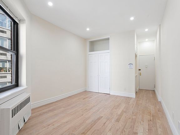5th image of 229 E 67th St APT 5D