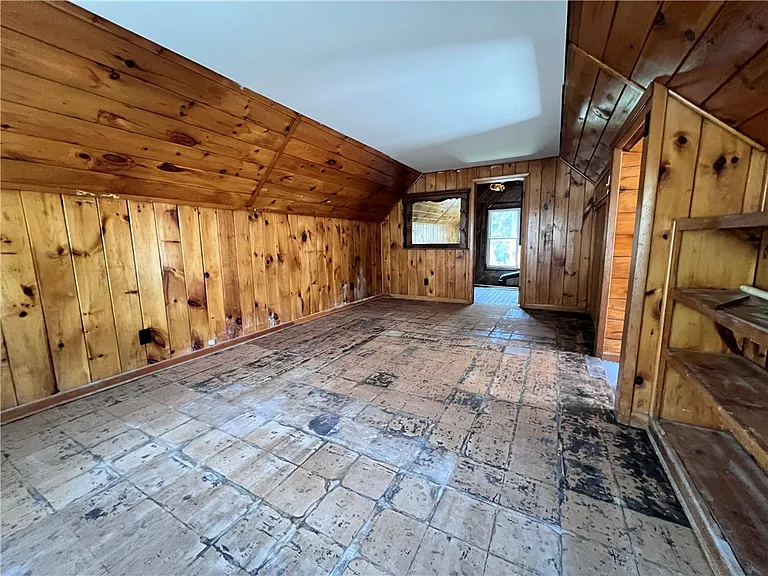 79 Evangeline St — Photo 14