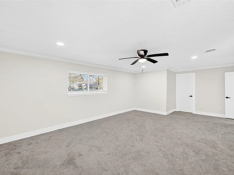 535 Elton St — Photo 2