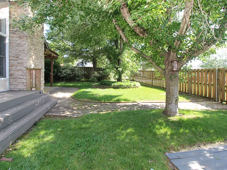 1401 NE Dysart Woods Ln — Photo 35