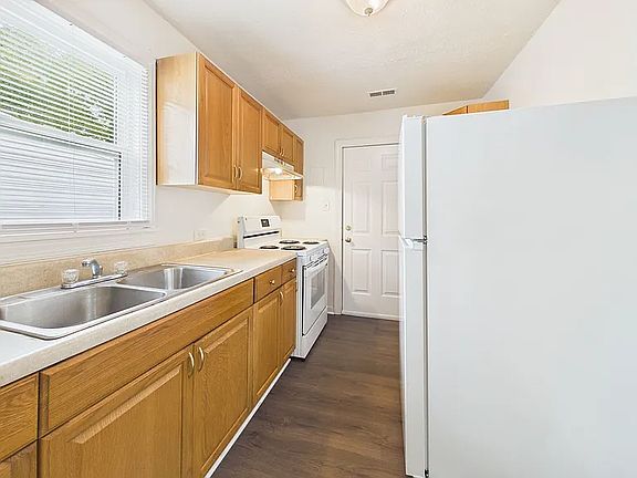 3rd image of 2602 Houston Ave #9B